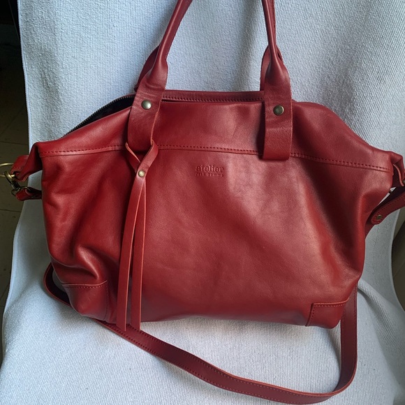 Atelier by jack Gomme red bag with long strap and handles - Picture 4 of 5